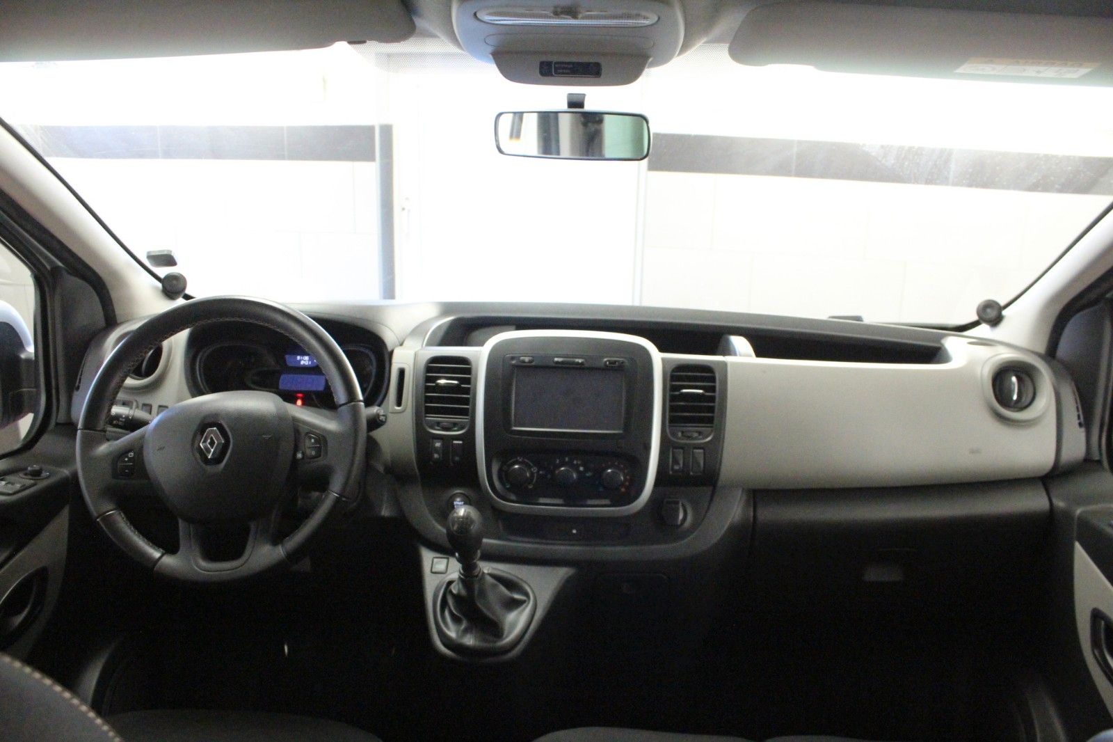 Fahrzeugabbildung Renault Trafic Combi dci 125 Expression*9-Sitzer*Navi*AH