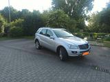 Mercedes-Benz ML 280 CDI 4MATIC - - Mercedes-Benz ML 280 mit Diesel-Antrieb
