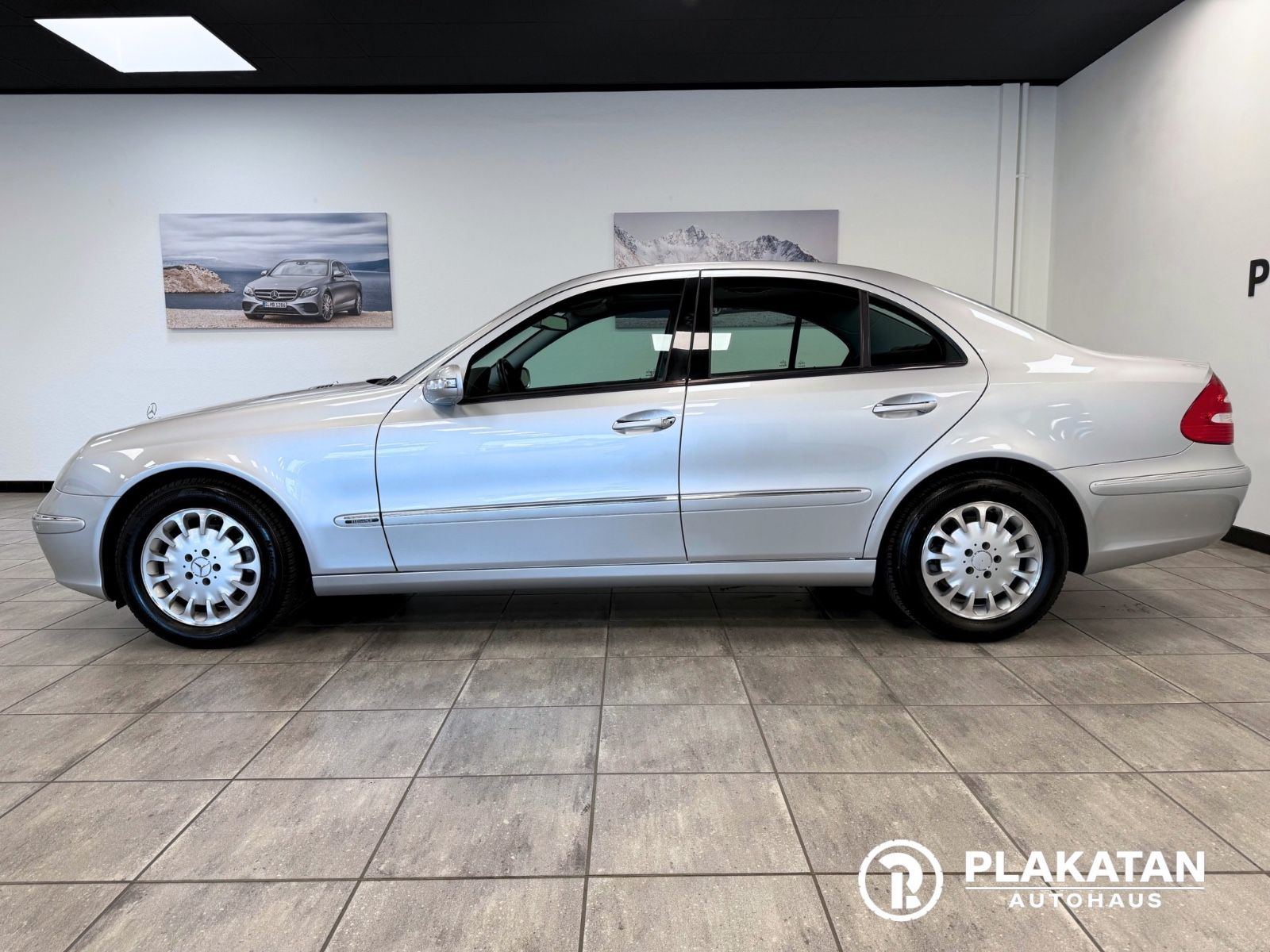 Fahrzeugabbildung Mercedes-Benz E 240 ELEGANCE, TÜV Neu, 2 Hand