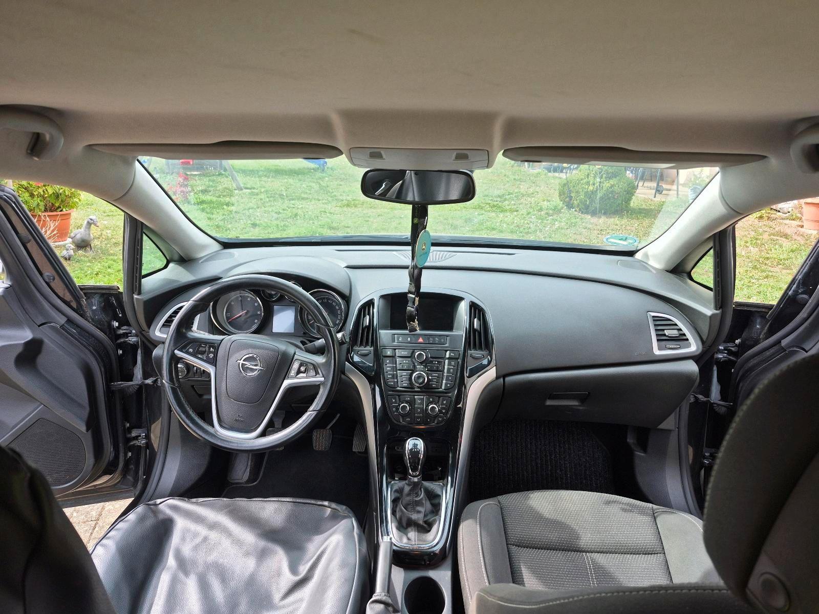 Opel Astra 2014 — photo 13