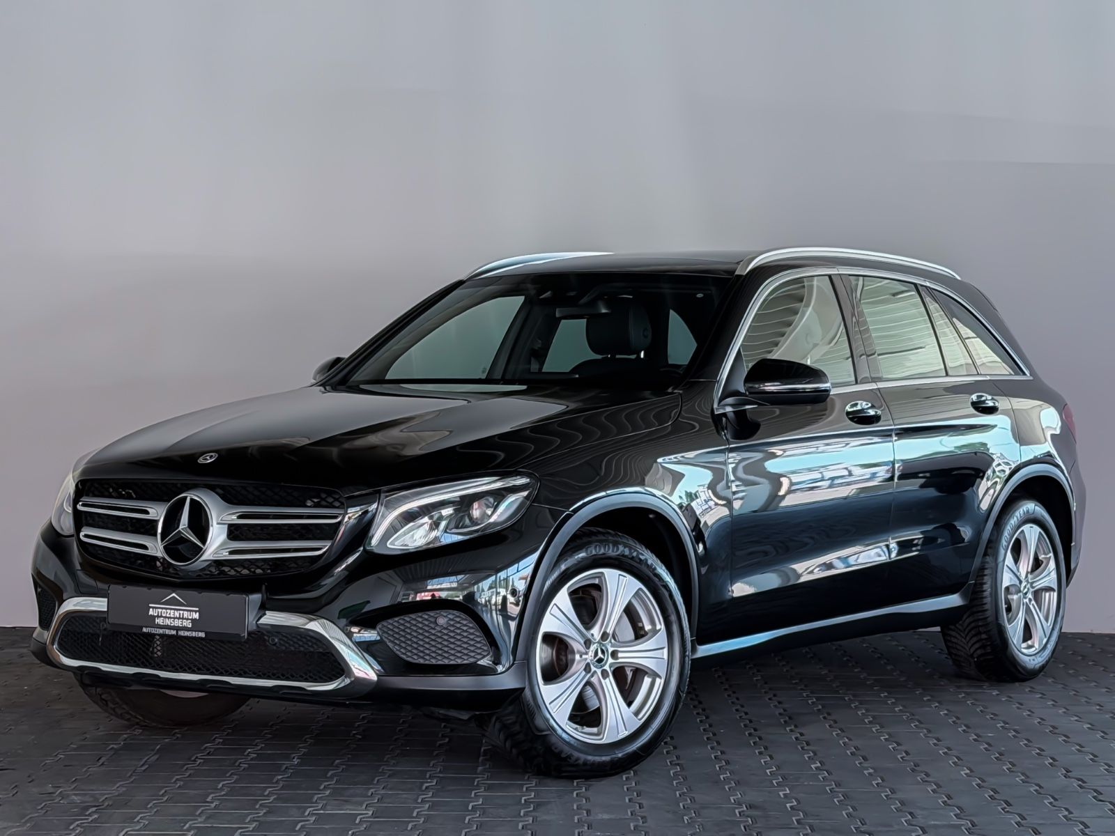 MERCEDES-BENZ GLC 220 d 4Matic |PANO|AHK|LED|LEDER|