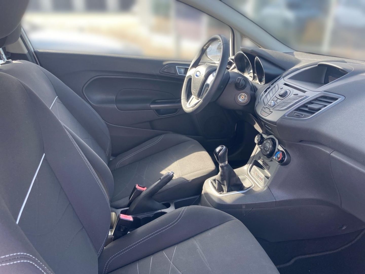 Fahrzeugabbildung Ford Fiesta Trend Frontscheibenheizung