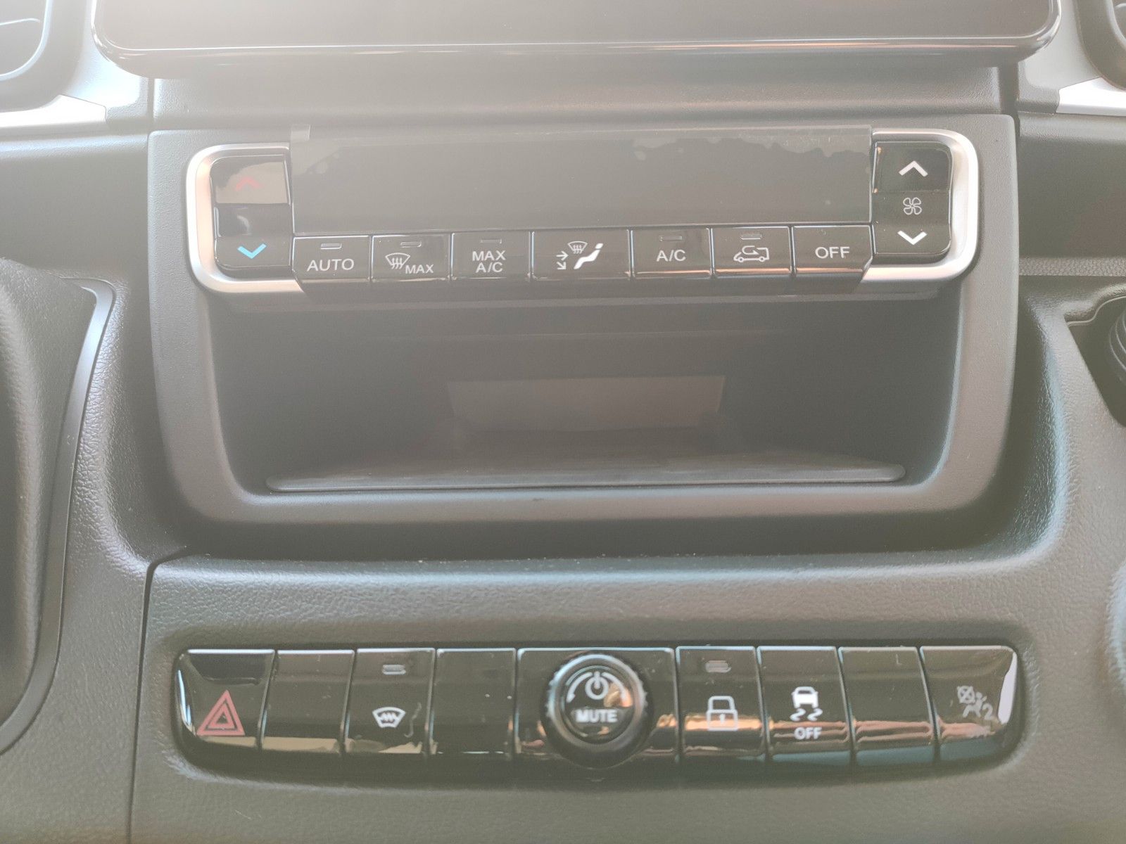 Fahrzeugabbildung Fiat Ducato Serie 8 Luxusbus L2H2 Panorama 140 MJT AT