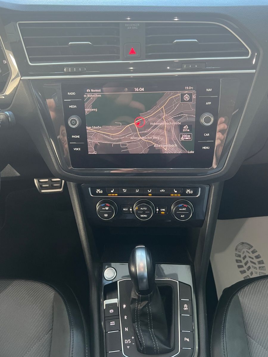 Fahrzeugabbildung Volkswagen Tiguan Highline 2.0TDI DSG 4Motion R-Line