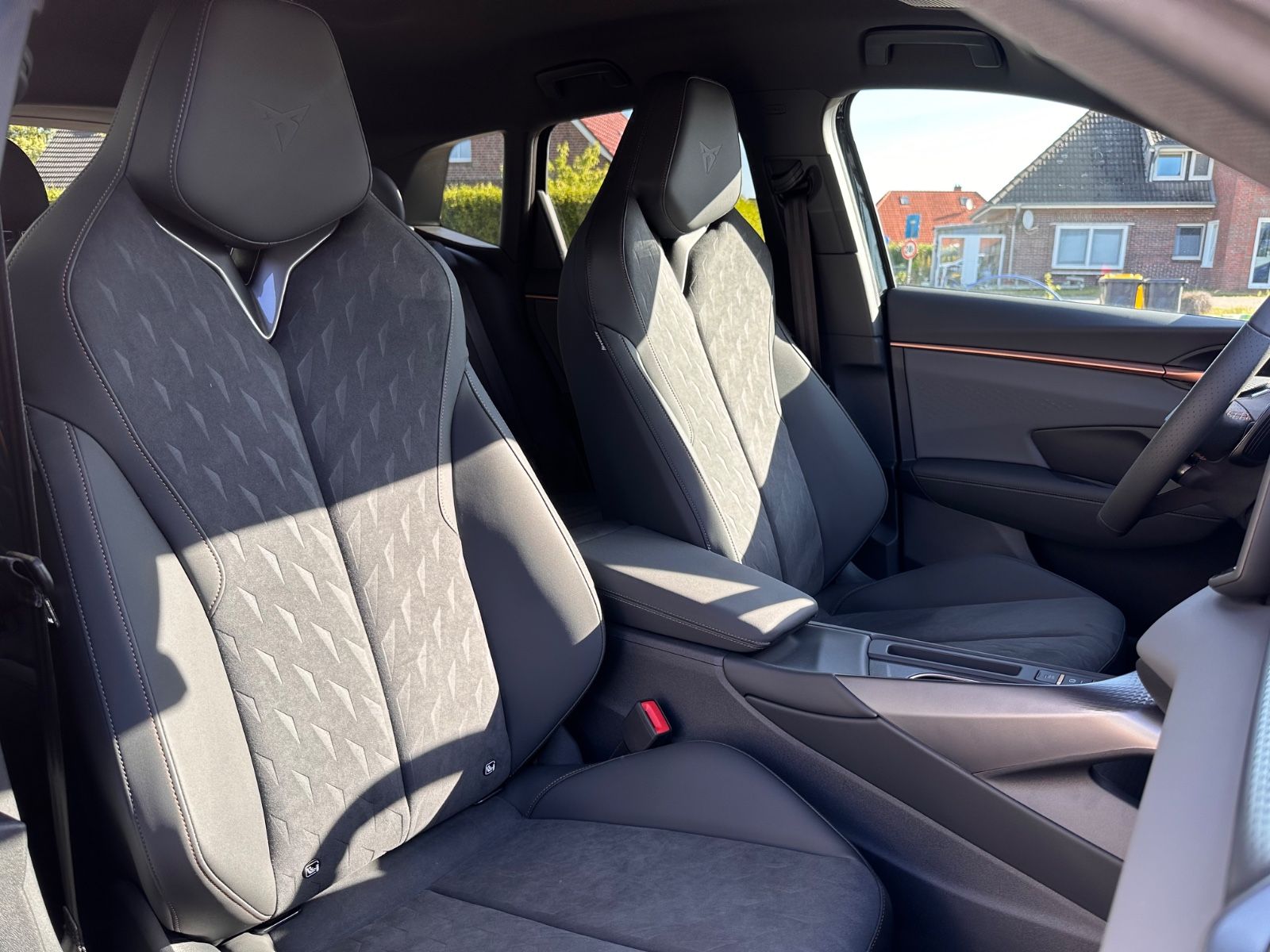 Fahrzeugabbildung CUPRA Terramar 1.5 eTSI AHK/ACC/SHZG/LED/PDC/RFK