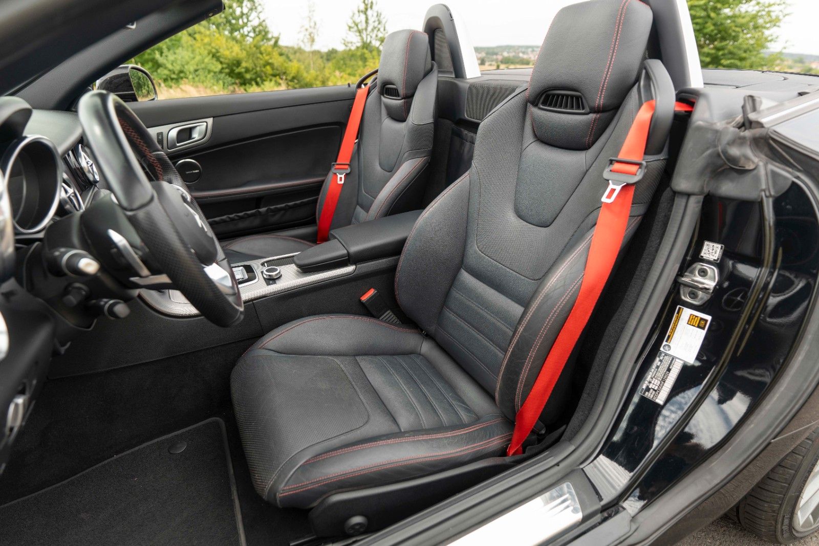 Fahrzeugabbildung Mercedes-Benz SLC 300 AMG Roadster H&K TOTW LED KAM NAV