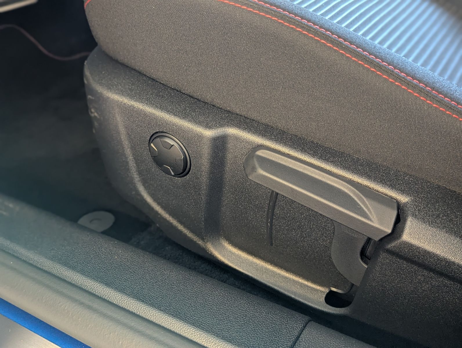 Fahrzeugabbildung Ford Focus 1.0 ST-Line X EB Matrix B&amp;O ACC Kamera 18"