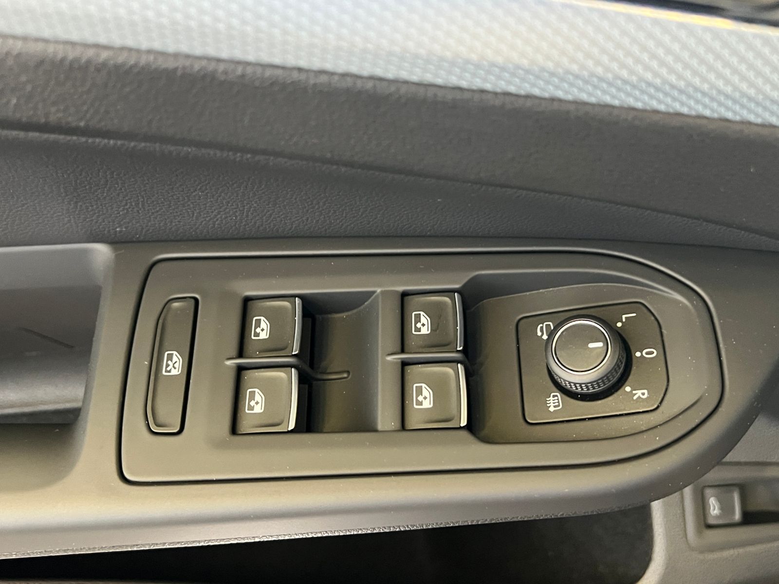 Fahrzeugabbildung Volkswagen Golf VIII Variant GOAL 2.0 TDI DSG *AHK, LED, 17