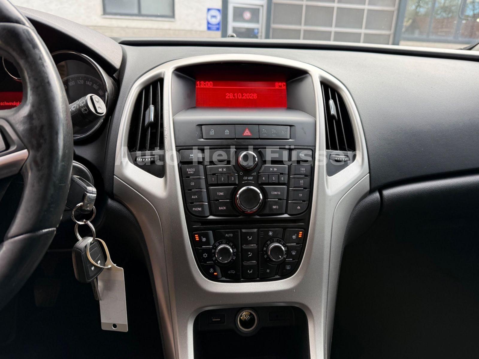Opel Astra 2013 — фото 16