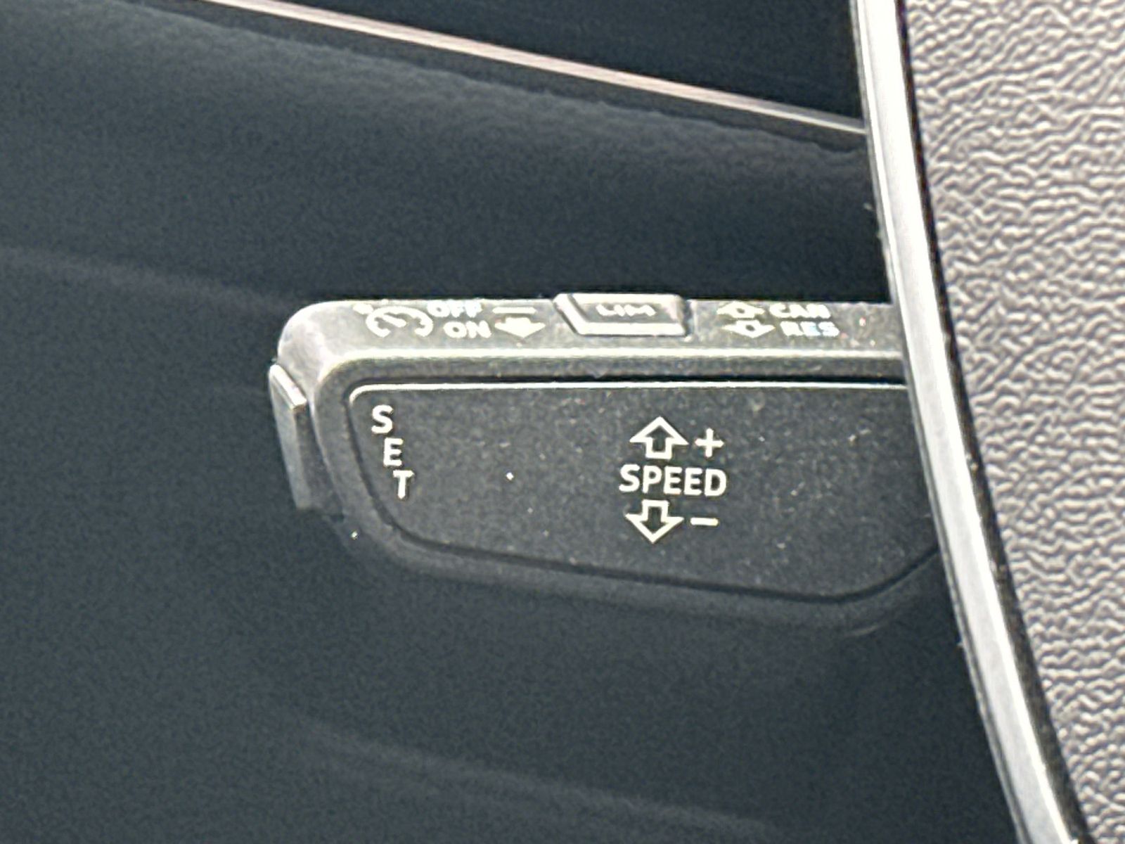 Fahrzeugabbildung Audi A6 45 TDI Qu S-Line Black NAV+MATRIX+PANO+KAMERA