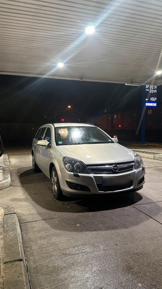 Opel Astra 2009 — photo 7