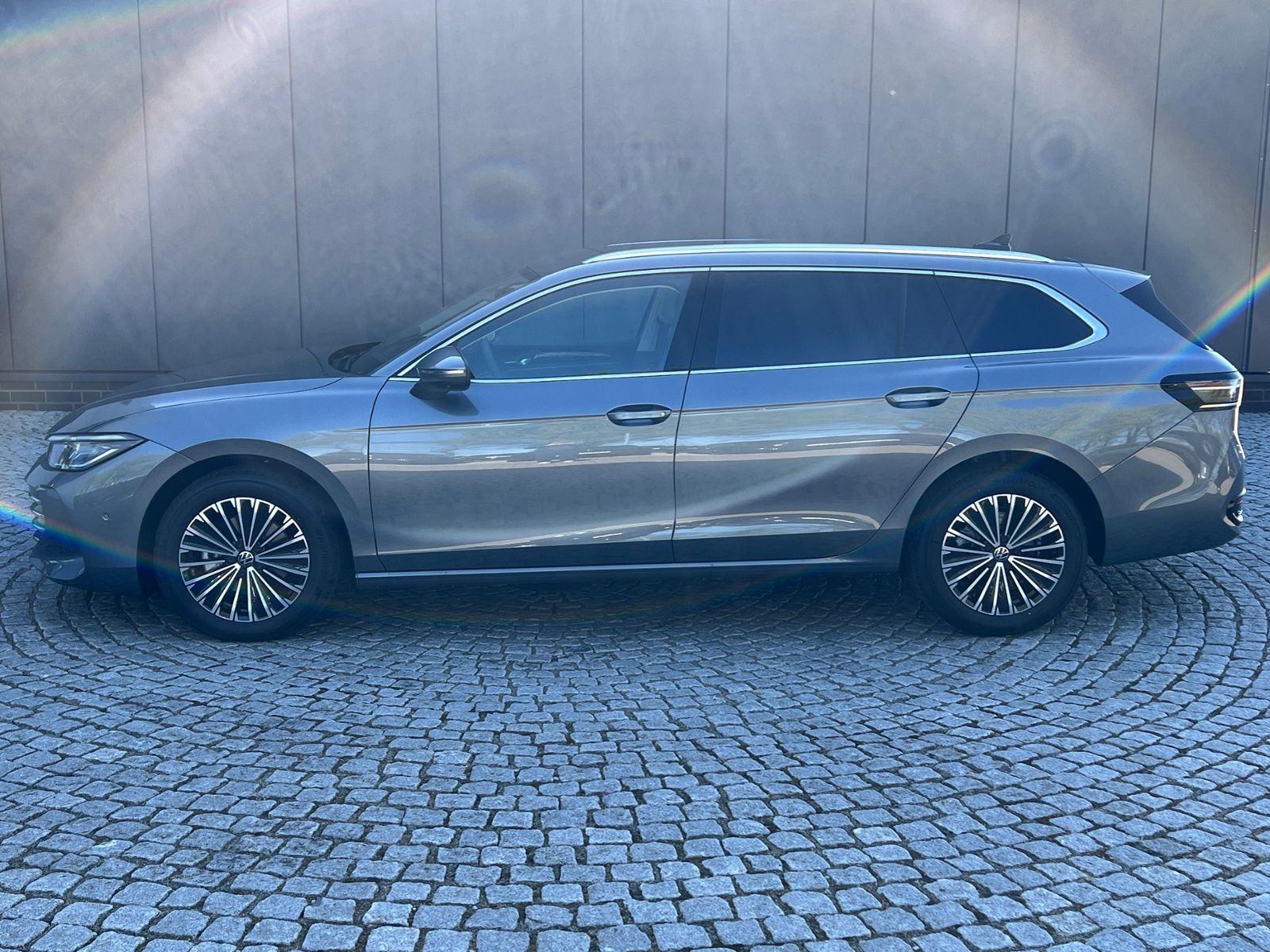 Fahrzeugabbildung Volkswagen Passat Variant Elegance 1.5 eTSI DSG *AHK, ACC,