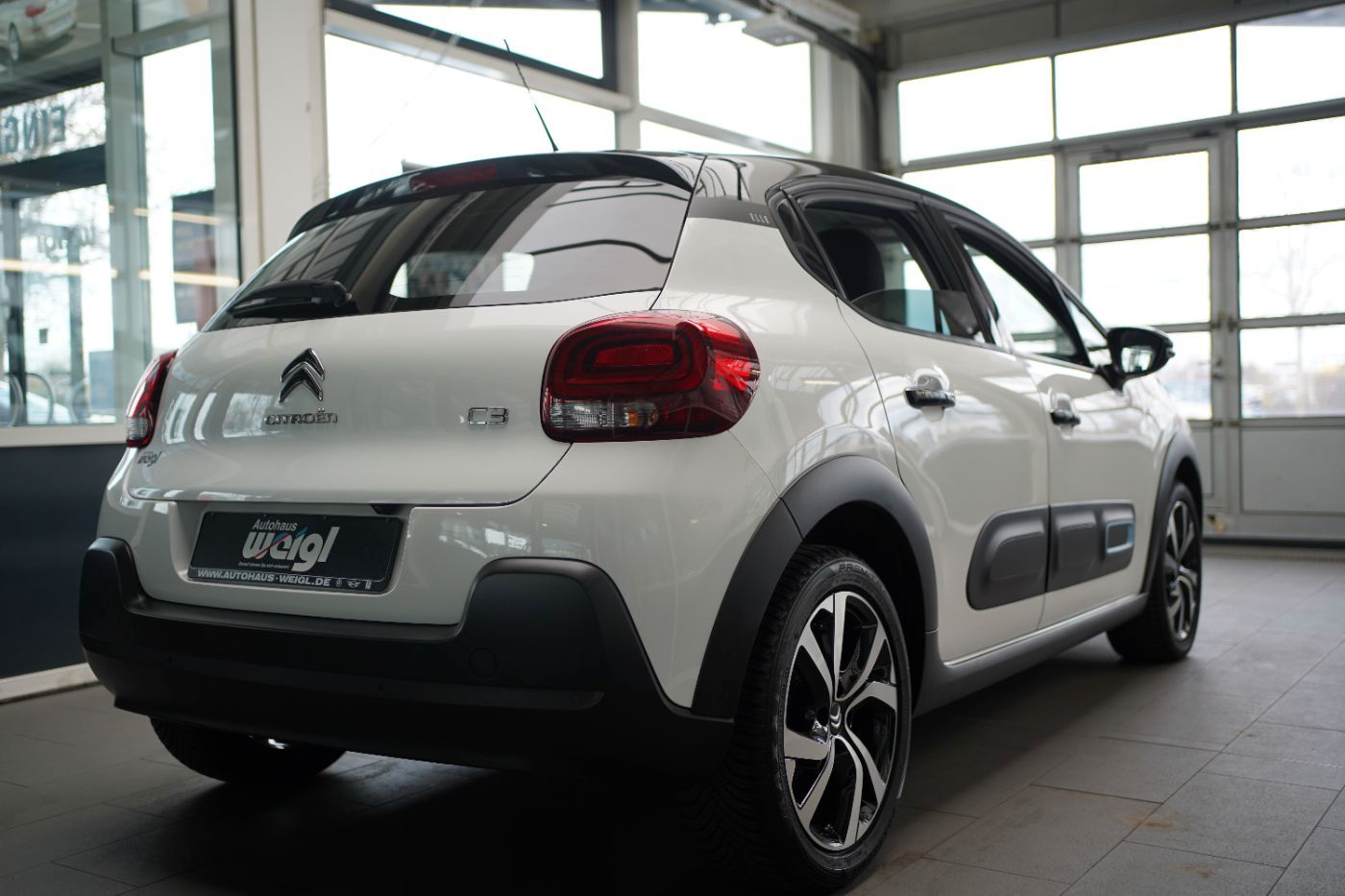 Fahrzeugabbildung Citroën C3 PureTech 110 EAT6 Elle Automatik Sitzheizung