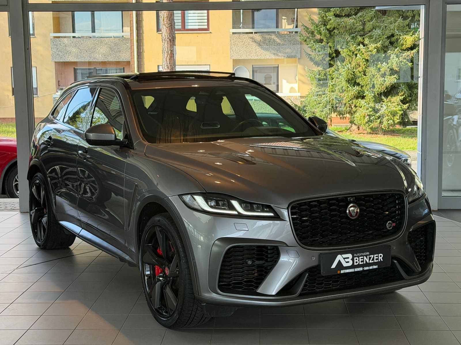 Fahrzeugabbildung Jaguar F-PACE SVR /PANO/MERIDIAN/360°KAM/HUD/AMBIENTE