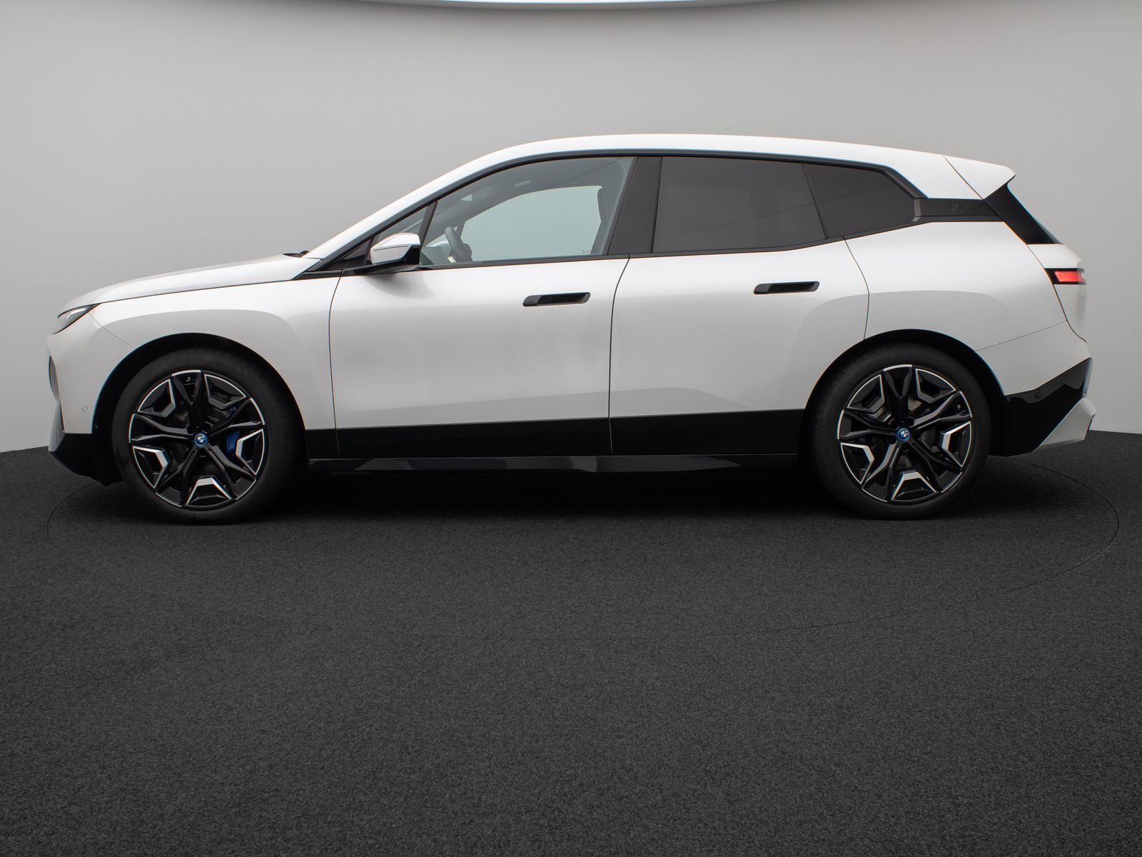 Fahrzeugabbildung BMW iX xD40 Sport SkyLounge 360°DAB H/K AHK 22Zoll