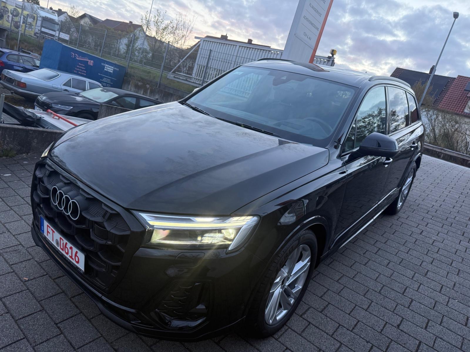 Audi Q7 50 TDI quattro S line/360/AHK/HUD