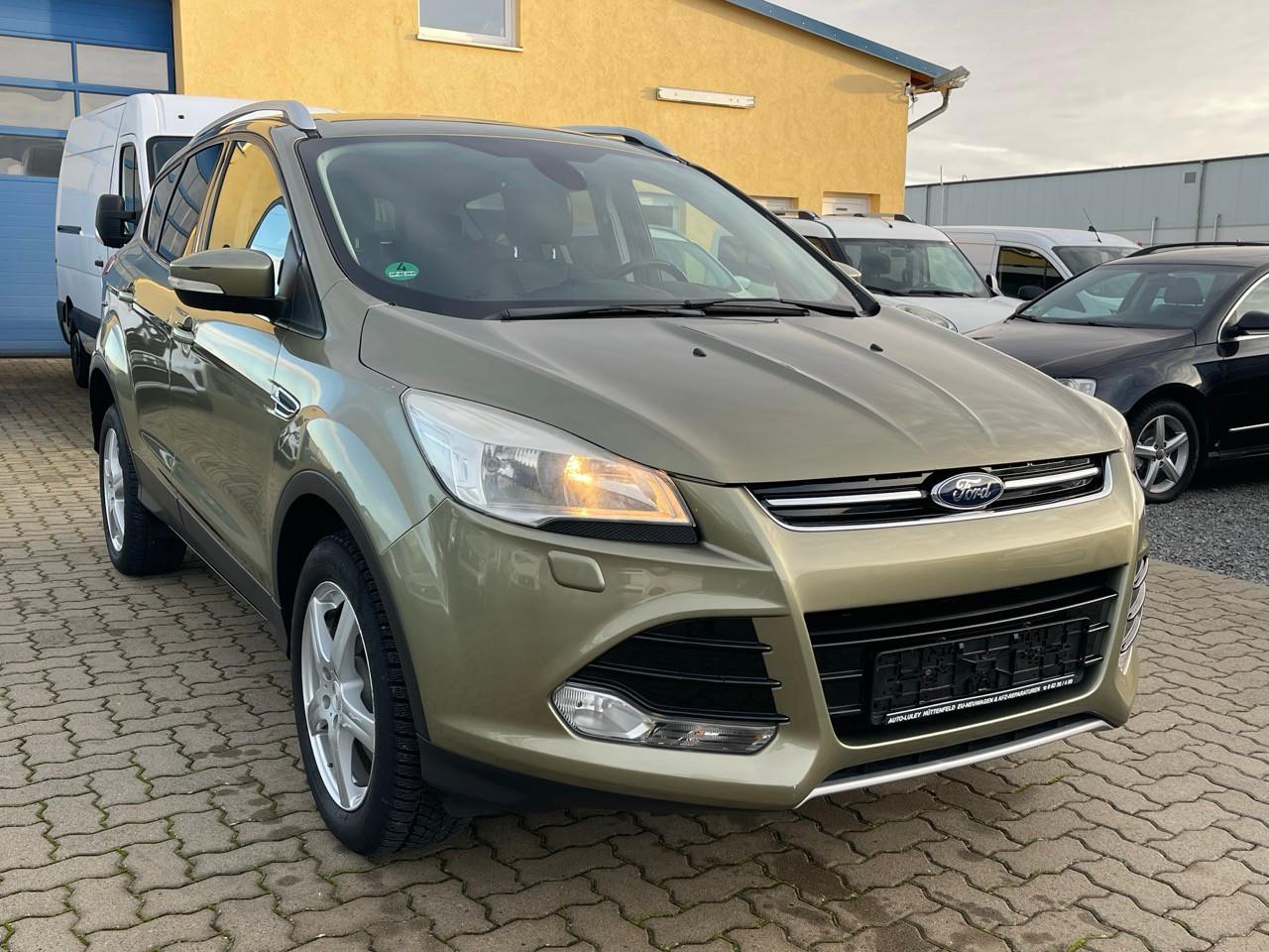 Ford Kuga Titanium 4x4, Automatik, Teilleder