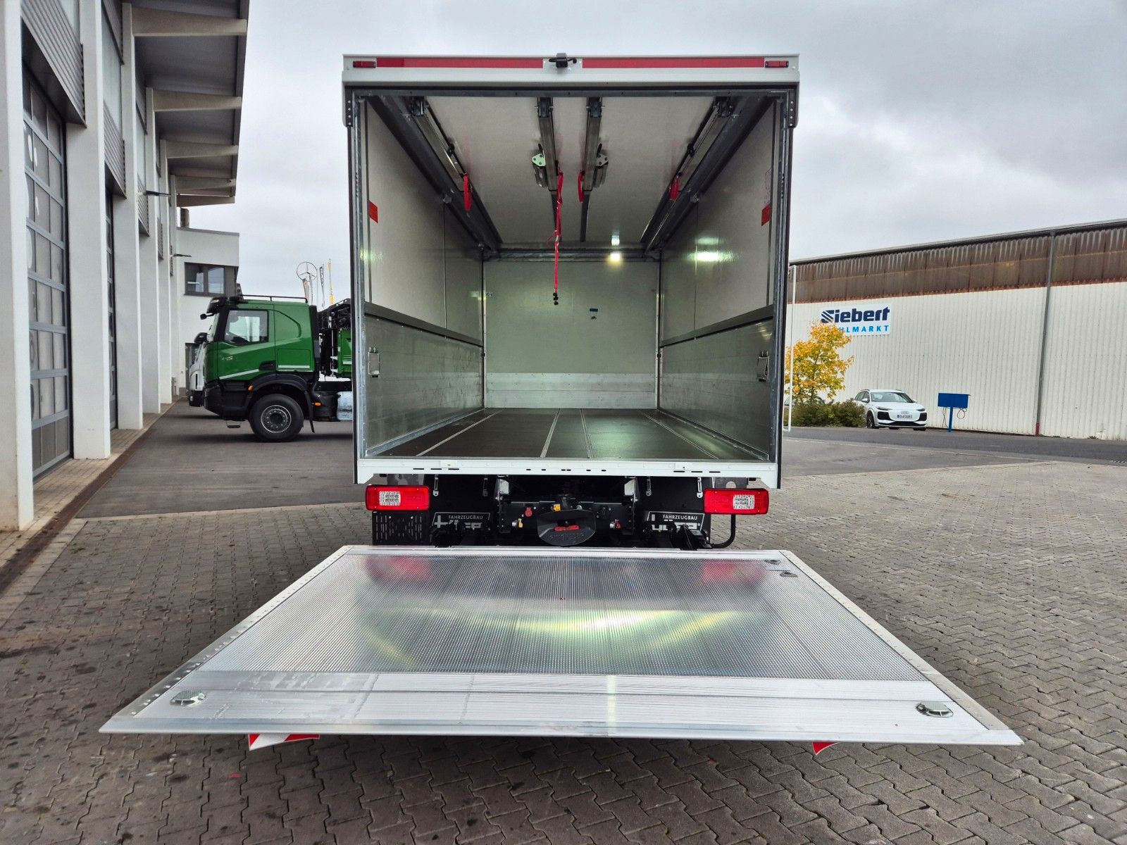 Fahrzeugabbildung Iveco Eurocargo ML160E28/FP Böse Schwenkwand LBW 2xAHK