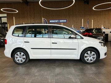 MYAUTOCENTER – Gebraucht- und Jahreswagen mit Werkstattservice in Pfaffenhofen Volkswagen Touran *7-SITZER*TÜV 827*2-ZONEN*PDC*DACHRELING