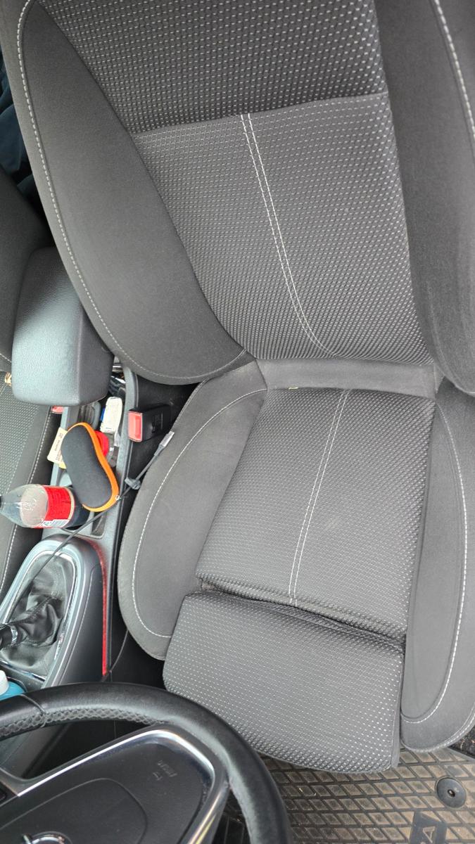 Opel Astra 2013 — photo 8
