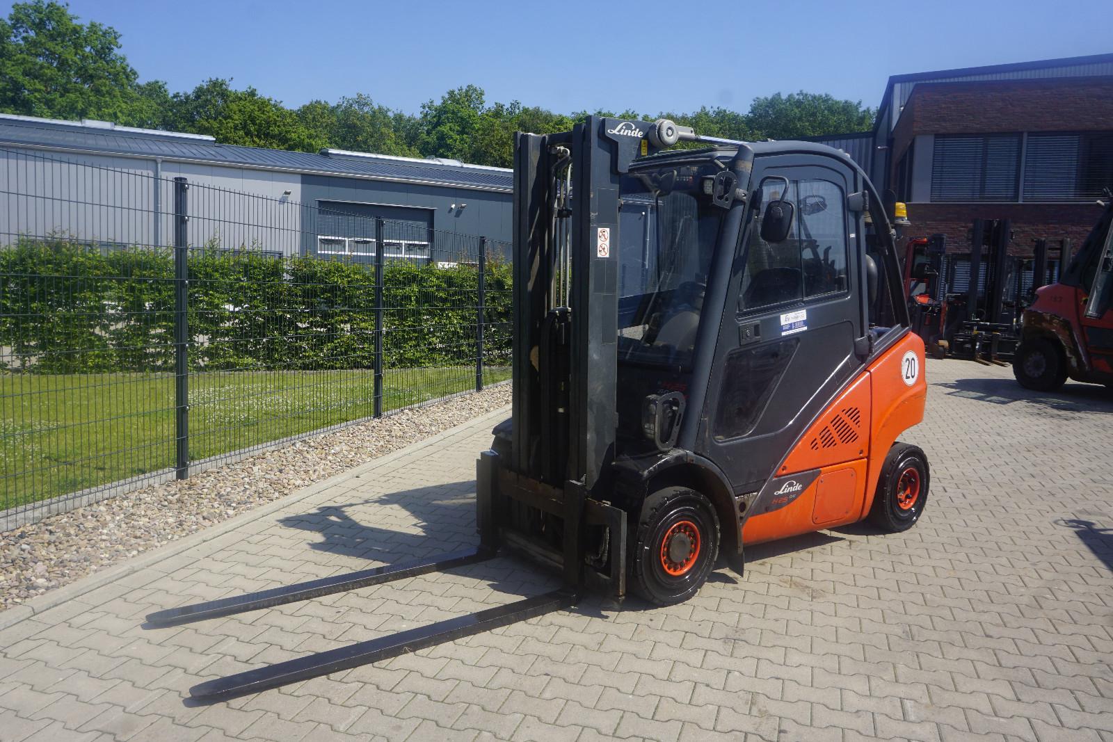 Linde H 25D-02 - Triplex - 5.382 Stunden