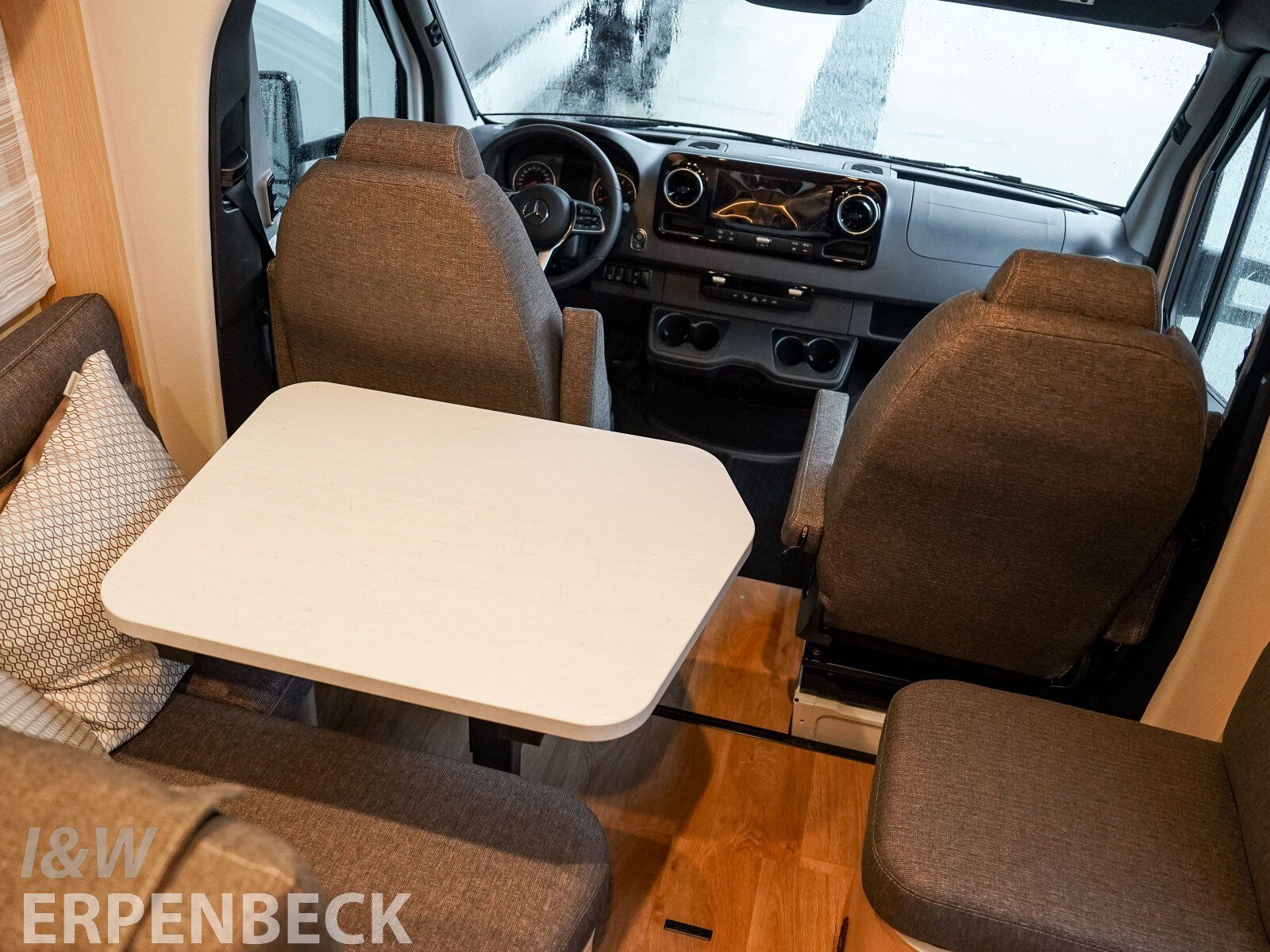 Fahrzeugabbildung HYMER / ERIBA / HYMERCAR MC-T 600 WhiteLine Distronic