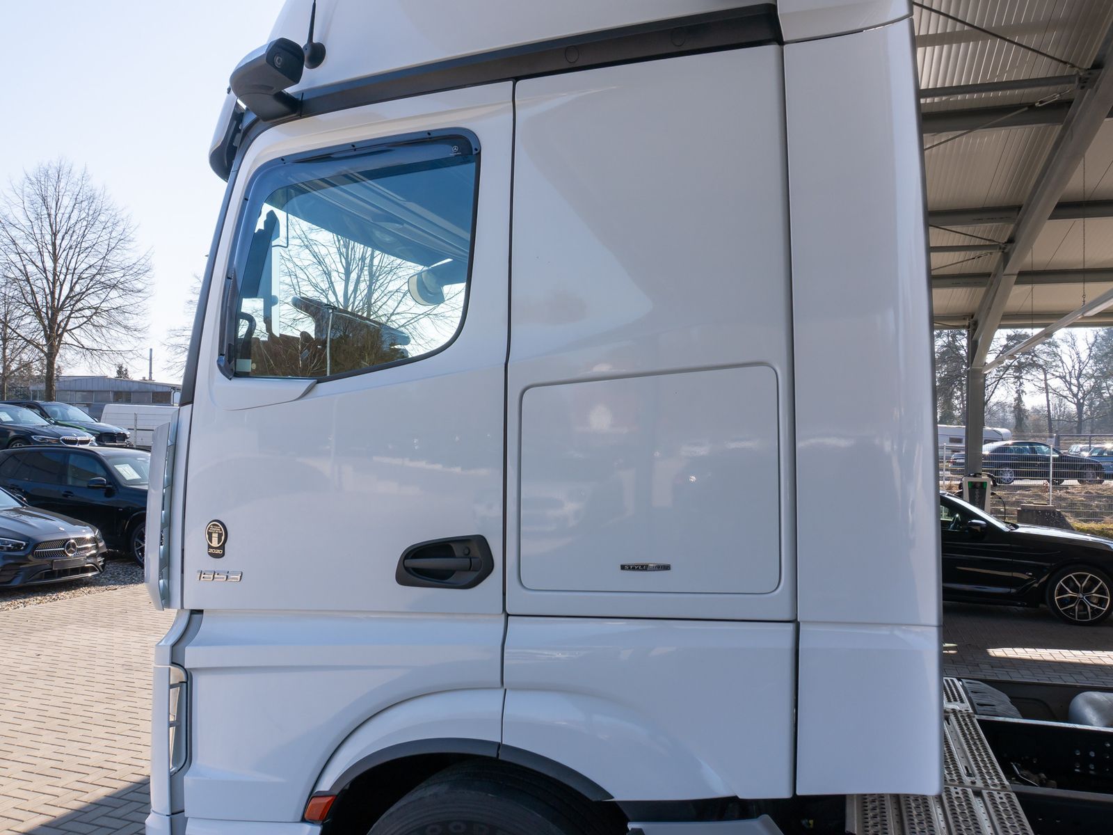Fahrzeugabbildung Mercedes-Benz Actros 1853 LSnR LowLiner Style-Line NeuReifen