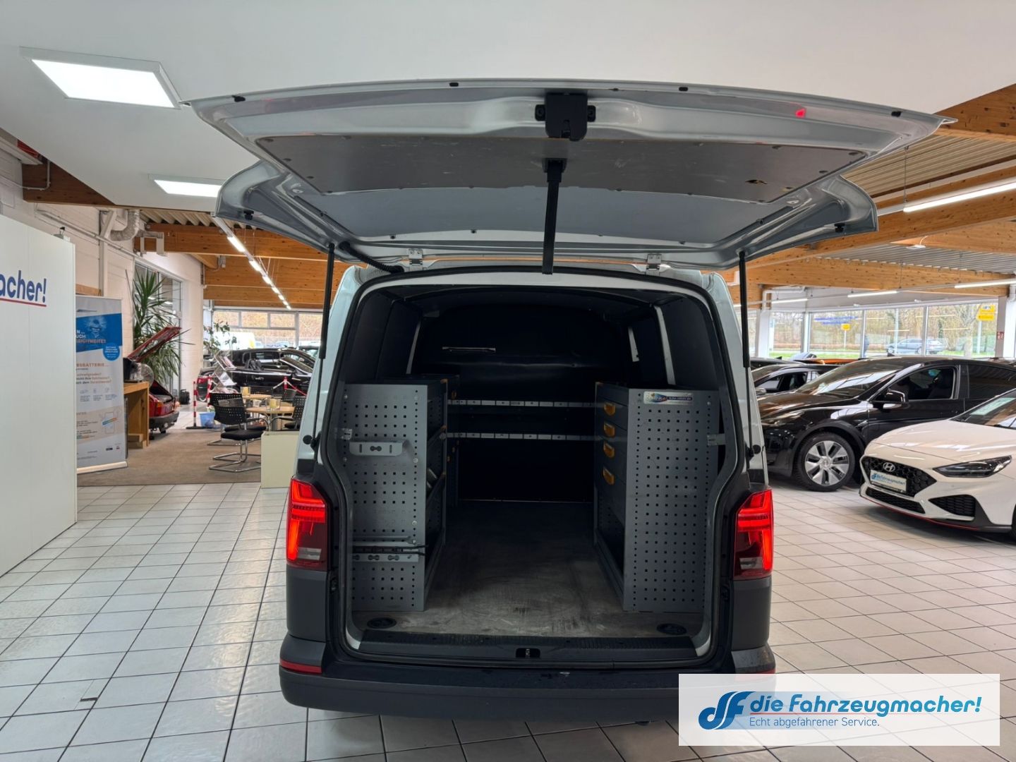 Fahrzeugabbildung Volkswagen Transporter T6.1 Kasten FWD Navi LED *EXPORT