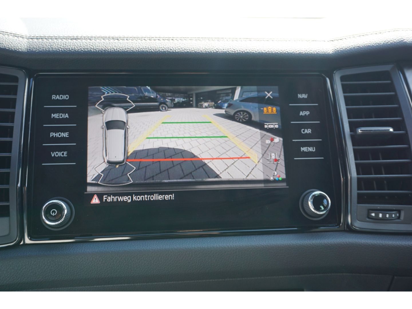 Skoda Kodiaq 2.0 TDI Sportline 4x4 DSG AHK Navi LED AC foto 21