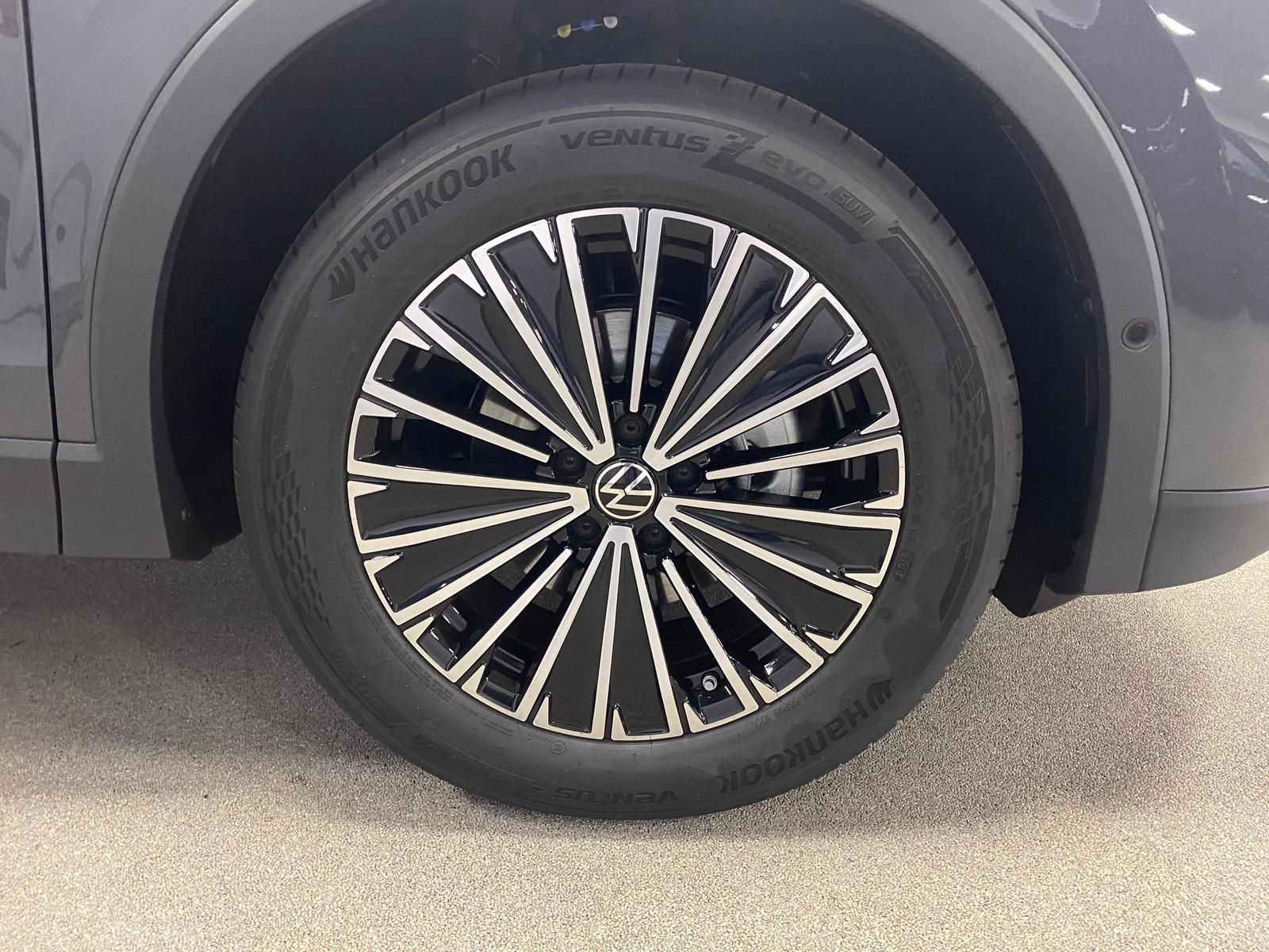 Fahrzeugabbildung Volkswagen Tiguan 1.5 eTSI+Elegance+AHK+NAVI+360 KAMERA+HUD