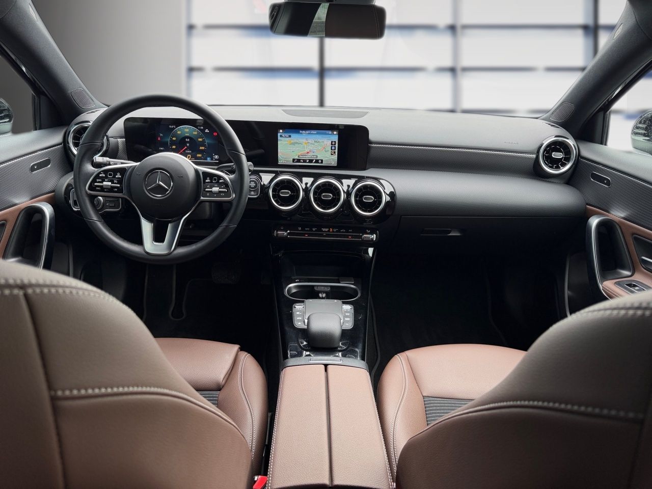 Fahrzeugabbildung Mercedes-Benz A 180 PROGRESSIVE+MULTIBEAM+CARPL+KAMERA+SHZG+