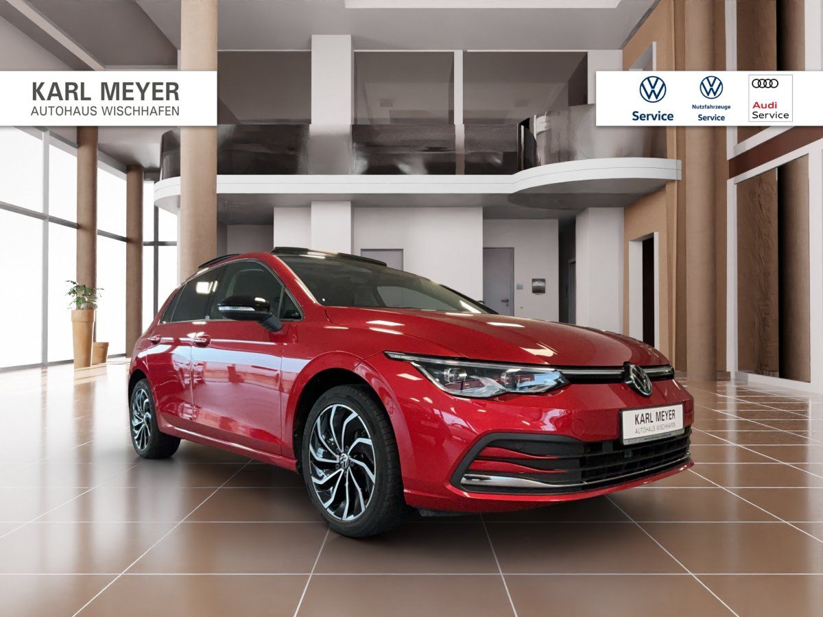 Fahrzeugabbildung Volkswagen Golf VIII Active 1.5 eTSI DSG Pano LED