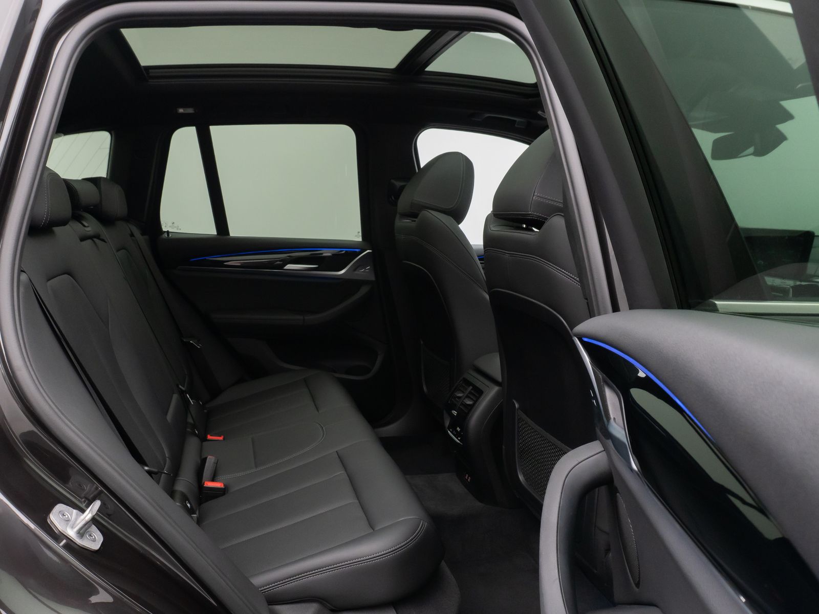 Fahrzeugabbildung BMW X3 xD20d Panor Kamera DAB HiFi Komfort Sport 19"