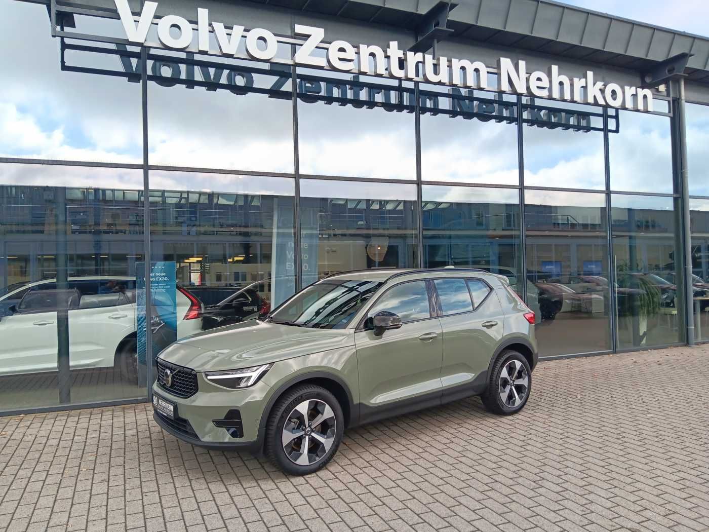 Fahrzeugabbildung Volvo XC40 B4 Automatik Plus Dark '360 Cam, GJR'