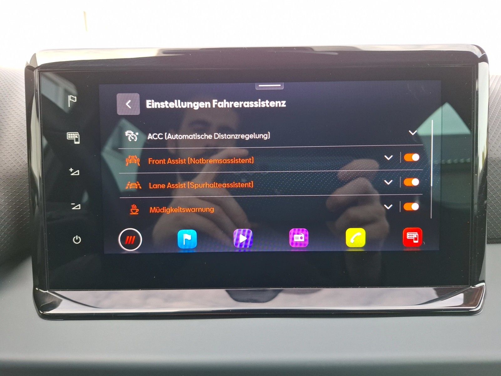 Fahrzeugabbildung SEAT Arona TSI Style LED Navi VC ACC RFK SHZ