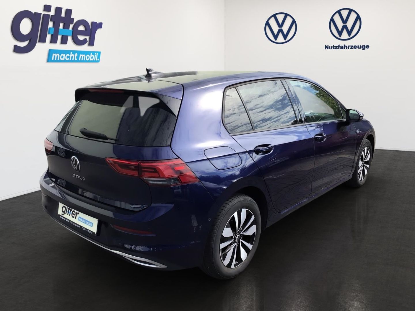 Volkswagen Golf VIII 2,0 TDI MOVE AHK HEADUP R.CAM NAVI LED foto 3