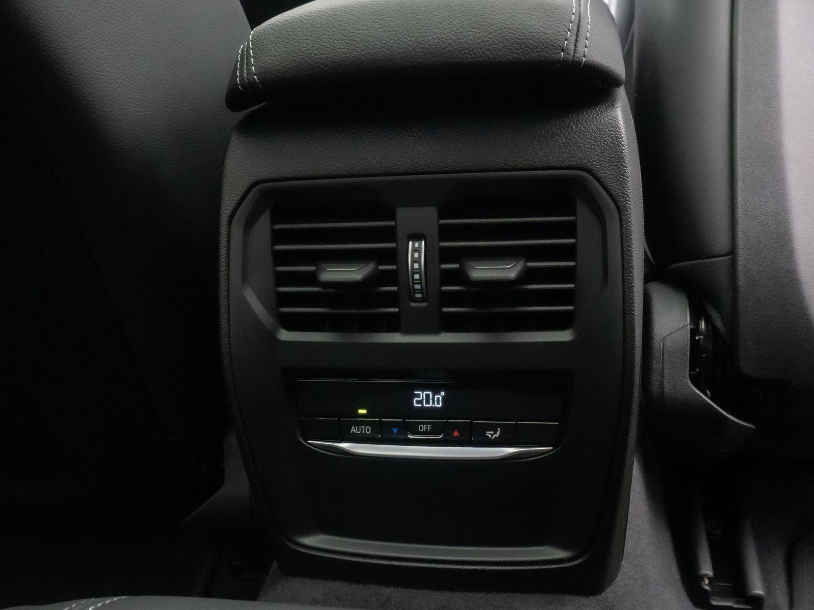 Fahrzeugabbildung BMW M240i xD Coup&eacute; Kamera Alarm DAB HiFi Glasdach