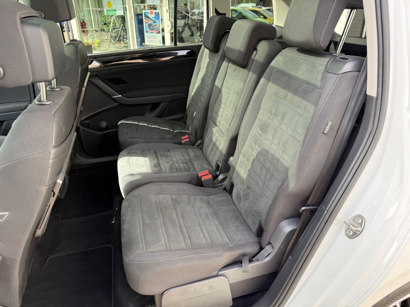 Fahrzeugabbildung Volkswagen Touran Highline BMT Sportpaket AHK Pano Navi LED