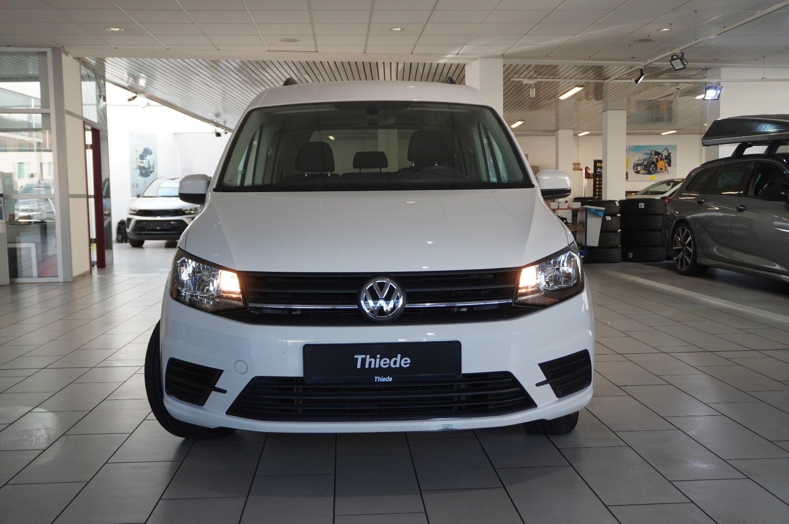 Fahrzeugabbildung Volkswagen Caddy 1.4 TSI TRENDLINE DSG 5-SITZE KLIMA/AHK