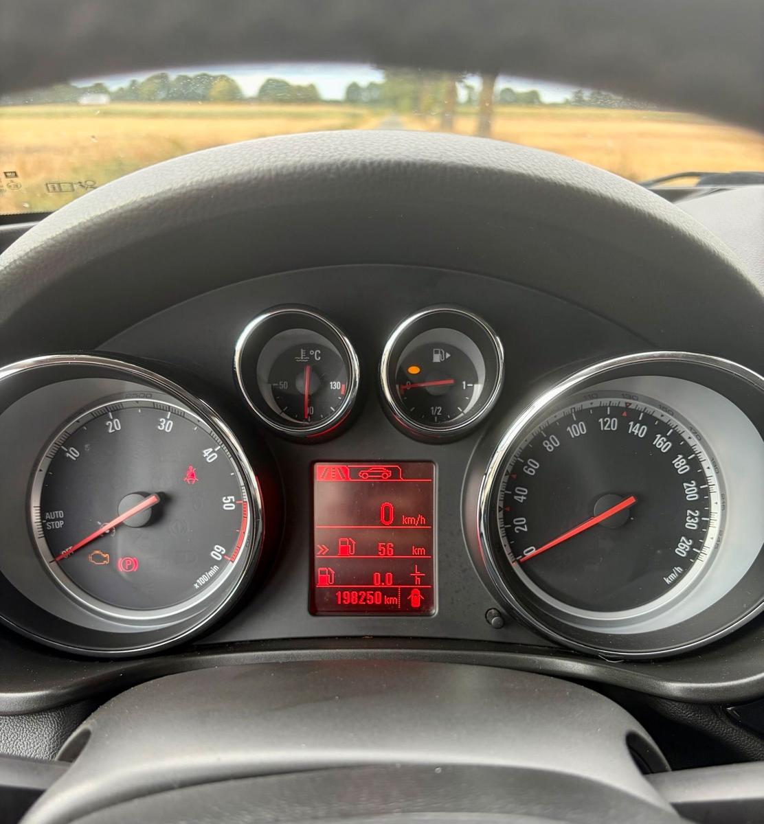 Opel Insignia 2012 — photo 10