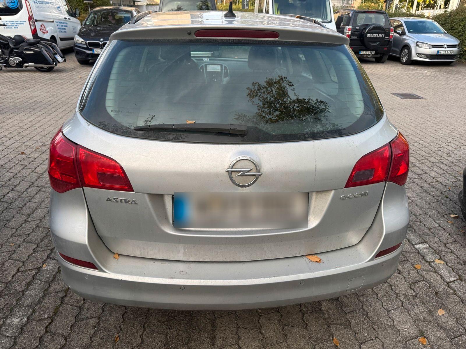 Opel Astra 2012 — photo 6