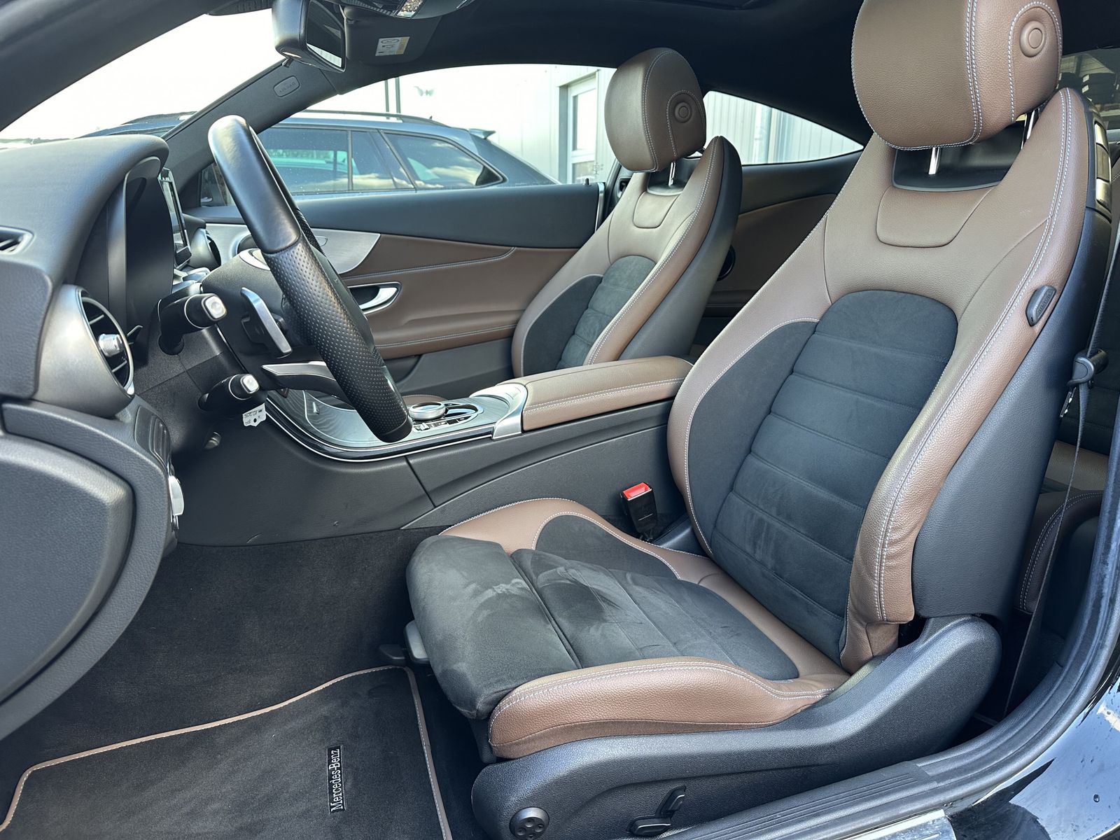 Fahrzeugabbildung Mercedes-Benz C 200 Coupé Edition 1 Aut. NAV+LED+SHZ+AHK+PANO+