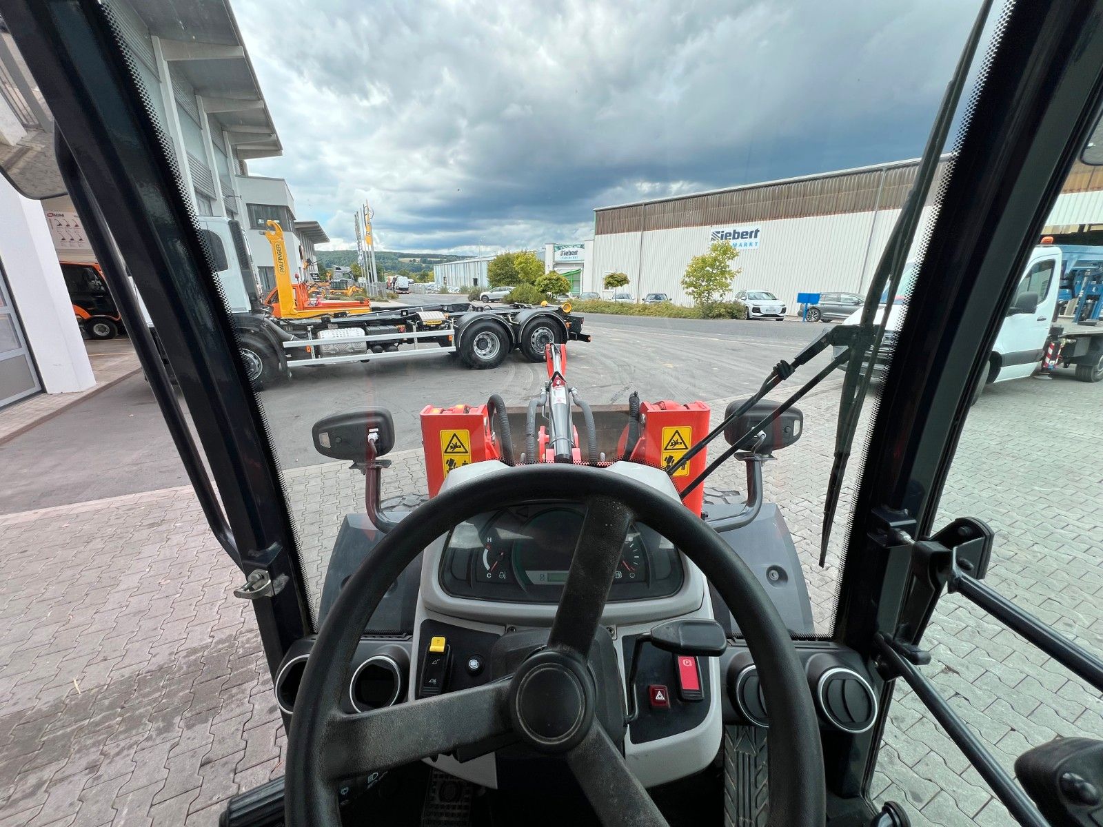 Fahrzeugabbildung Kubota R070 / Gabel & Schaufel / nur 1.869h!