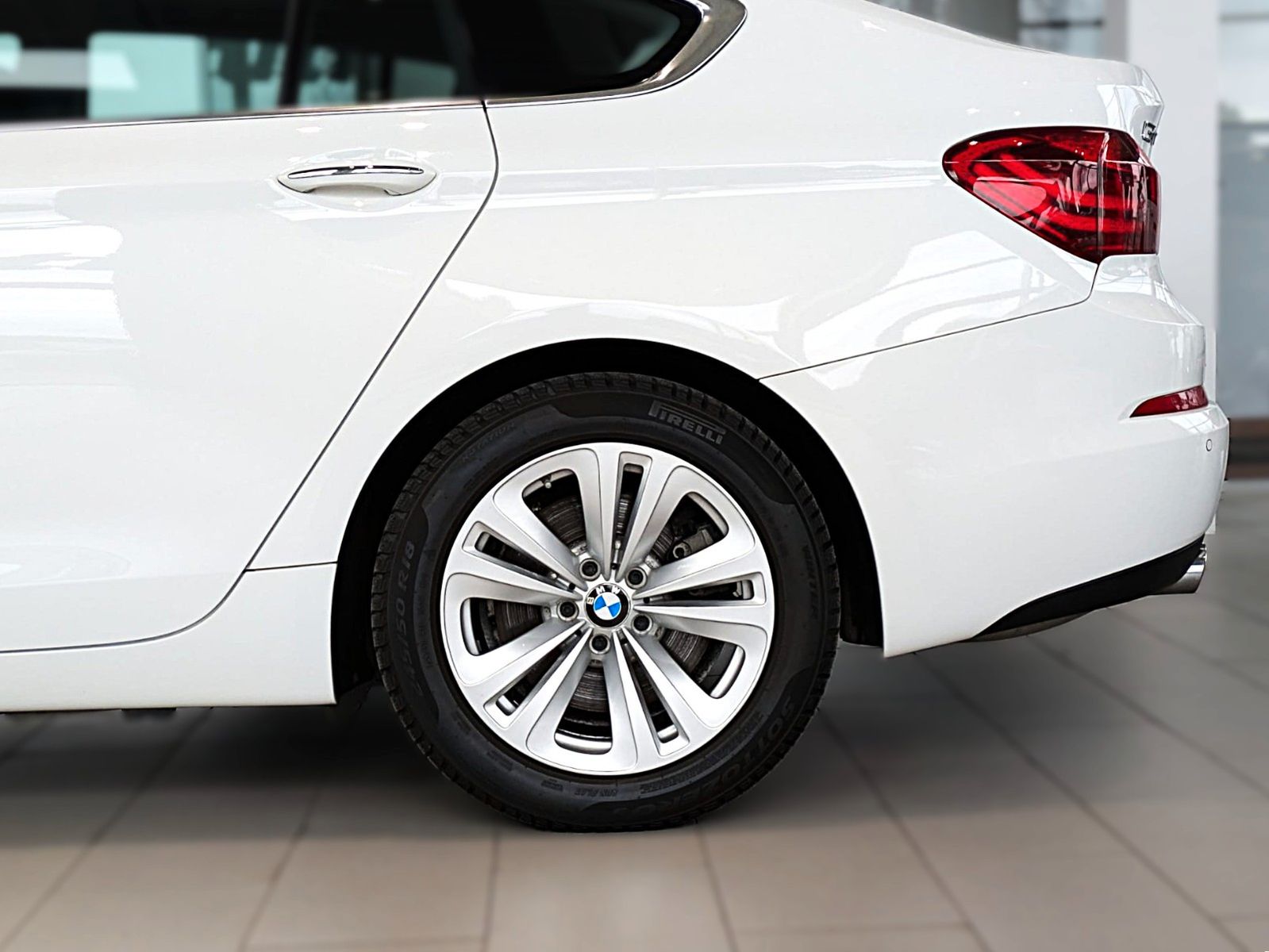 Fahrzeugabbildung BMW 530d GT xDRIVE LEDER PANO NAVI HiFi HUD STANDH.