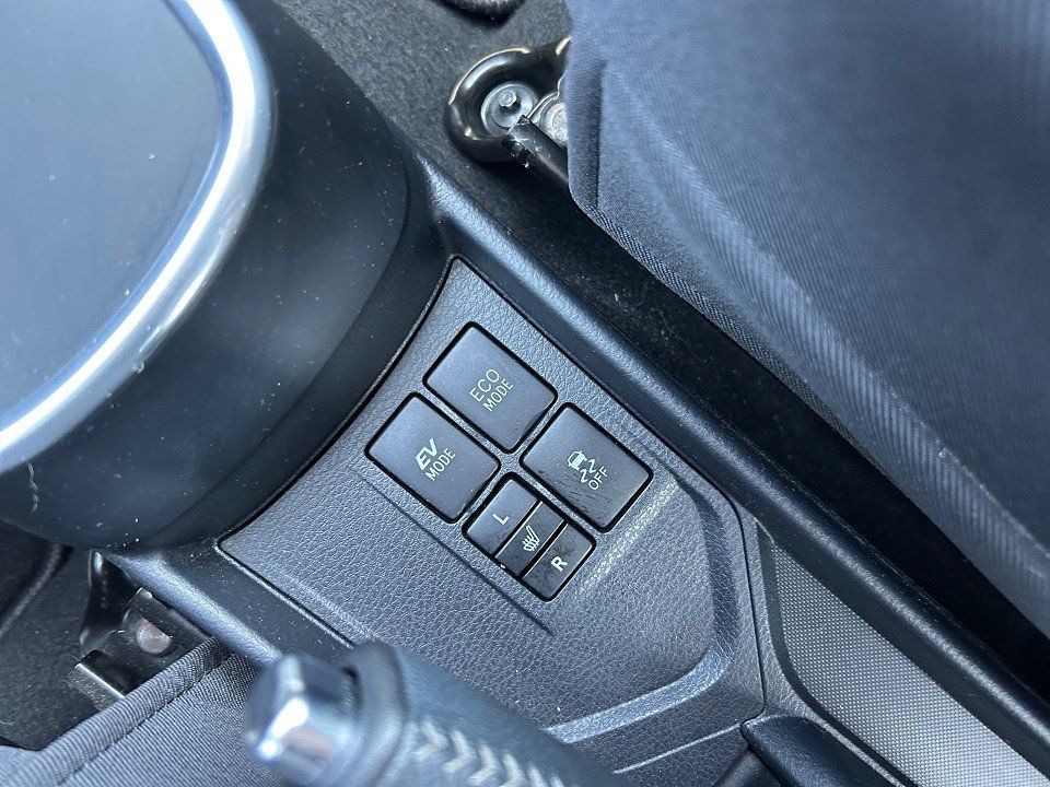 Fahrzeugabbildung Toyota YARIS HYBRID 1.5 AUT TEAM D NAV+KAMERA+PDC+KLIMA