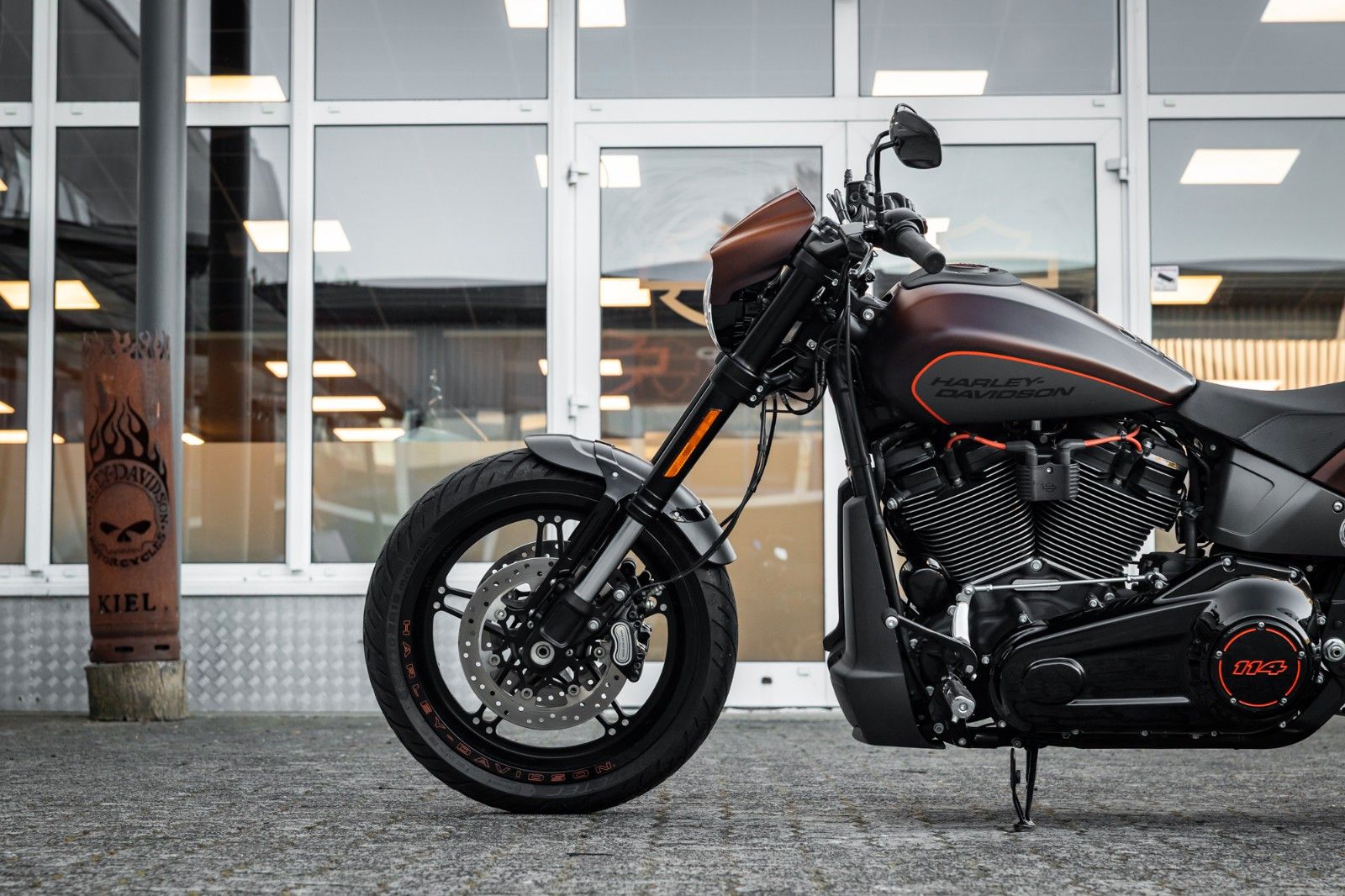 Fahrzeugabbildung Harley-Davidson FXDR 114 CUI - KESSTECH - SEITLICHER KZH