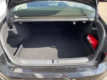 Fahrzeugabbildung Volkswagen Passat Lim. Comfortline, Aut., Navi, Vollleder