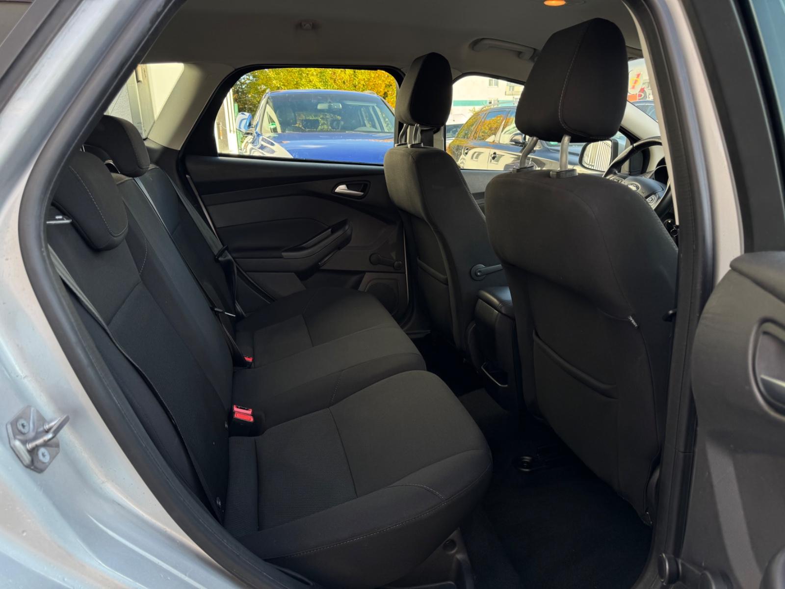 Ford Focus 2015 — photo 13
