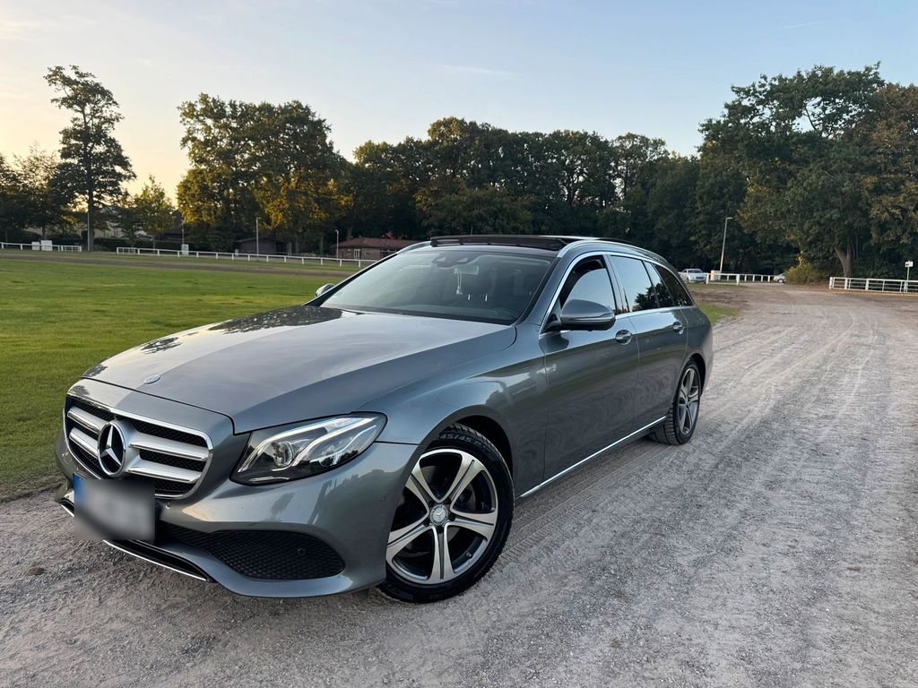 Image of Mercedes-Benz E 220