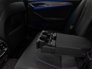 Fahrzeugabbildung BMW 540d xD Tour M Sport  HiFi HUD Laserlicht